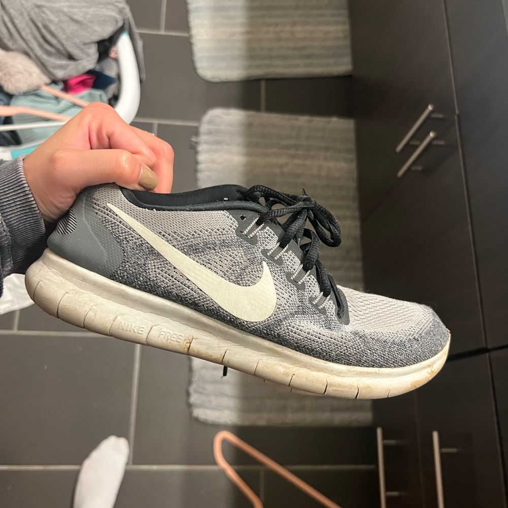 Nike Tennis Shoes